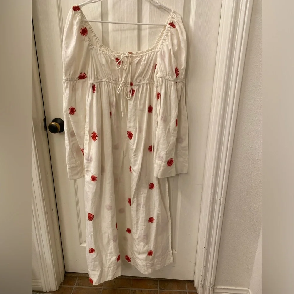 Free people White Dress with Red Floral Embroidery size XS oversized - Picture 1 of 10